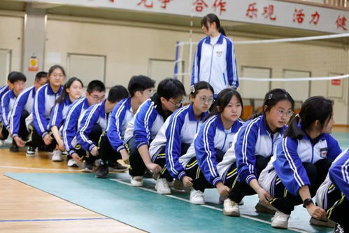 校园心理咨询室门口排队人群