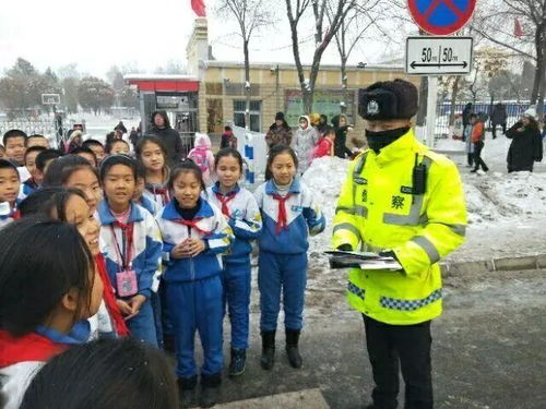 学生们讨论比赛