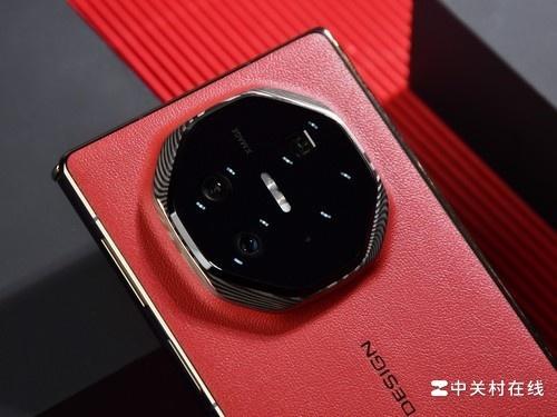 华为Mate XT非凡大师海外发布会现场