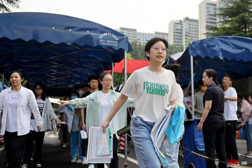 高考季的青春答卷：万千学子奔赴考场，背后是无数人的守望与祝福