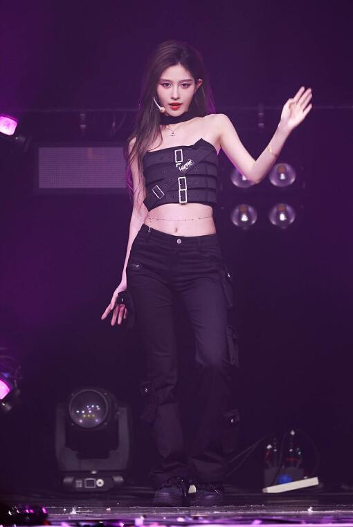 周诗雨解约丝芭传媒，偶像行业‘毕业’潮再起？