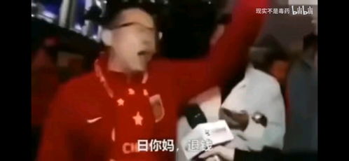 退钱哥在工作室剪辑视频