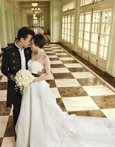 孙俪晒结婚纪念长文回应移民传闻：一家四口幸福如初