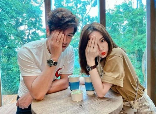 陈乔恩与老公Alan海边合照