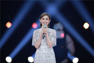 范玮琪在《歌手》舞台上演唱