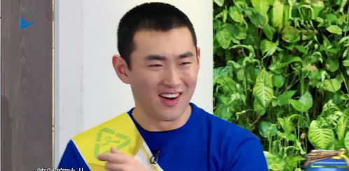 跑男成员在节目中搞笑互动画面