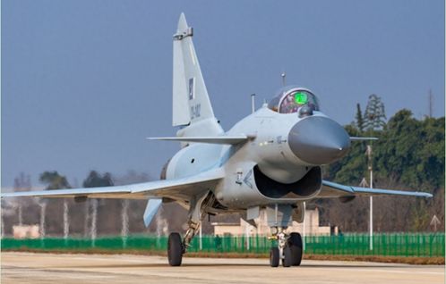 歼10CE战斗机飞行画面