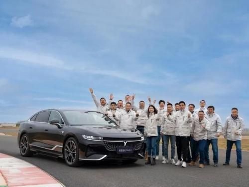 中国汽车工程师团队在纽北调试车辆