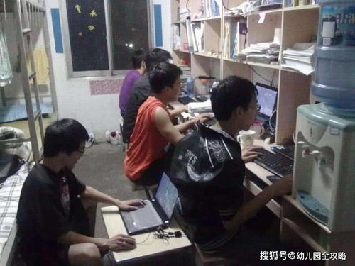 大学生挑战高考作文：李华又火了，这次他们写出了新高度！