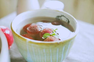 一碗自制的杨梅冰汤