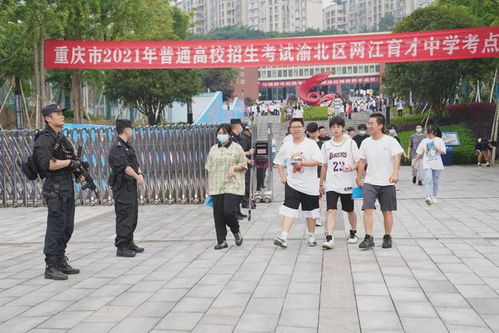 高考学子奋笔疾书写作场景