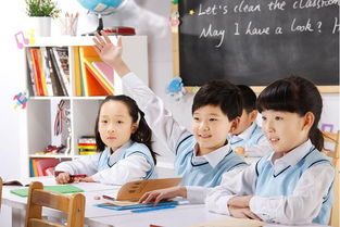 五胞胎家中学习场景温馨画面