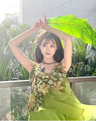 祝绪丹在《浪姐》后台接受采访