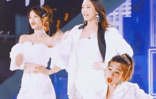 淘汰姐姐们集体亮相舞台