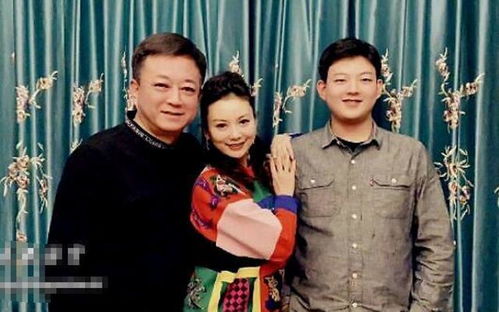 艾成与妻子合影