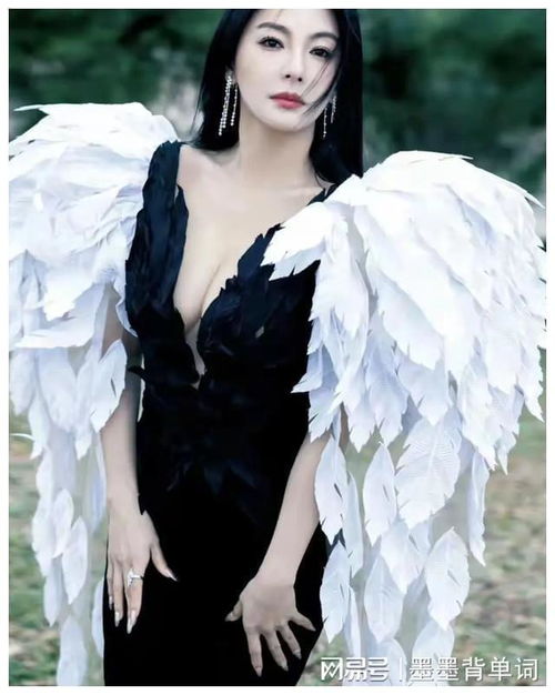 张雨绮红毯造型惊艳全场