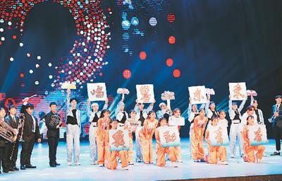 学生在舞台上表演才艺