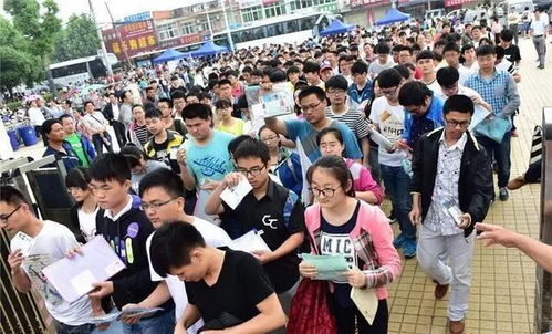 高考数学结束后，考生走出考场