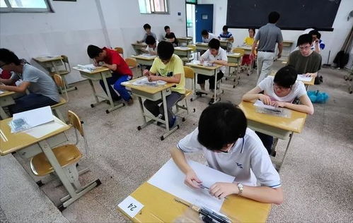 高考数学结束后学生走出考场