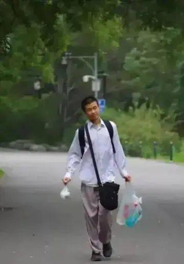 韦东奕身体状况引热议，家属首次回应：他还是那个‘怪咖’数学天才