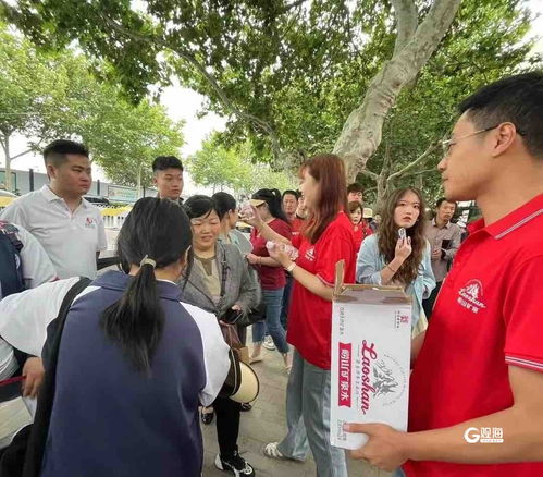 高考休息点志愿者服务考生