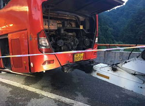 四川成巴高速货车隧道追尾事件全记录 事故背后的安全警示