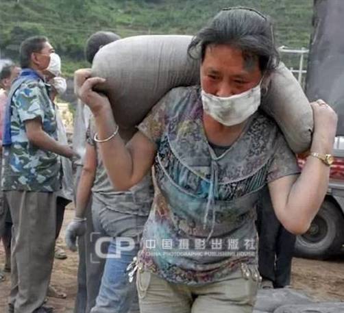 徐孟南在工地打工