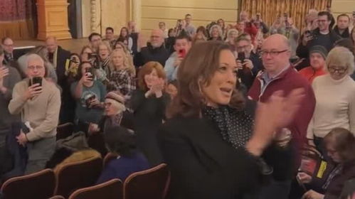 观众鼓掌欢呼现场图