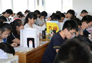 教室里的高三学生正在复习备考