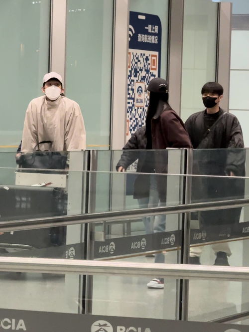 井柏然刘雯与李荣浩三人同框合照