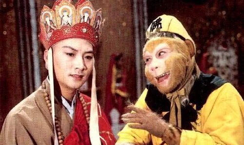 孙悟空与唐僧在夕阳下行走