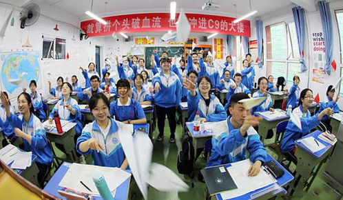 高三学生抛纸飞机释放压力