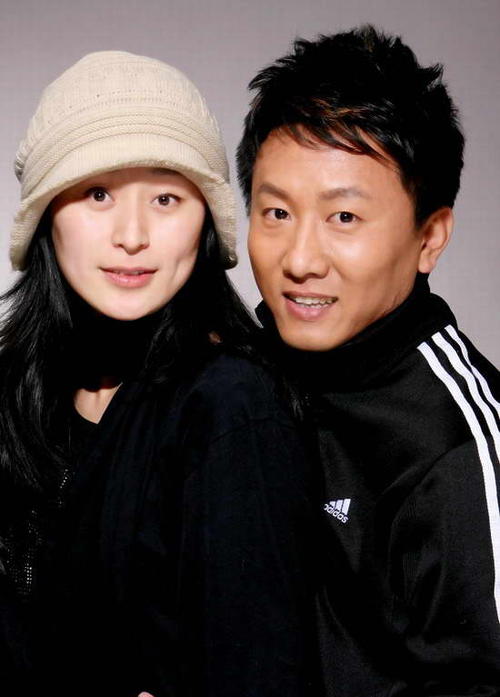 房子斌杨雨婷高考结束后迎接女儿场景