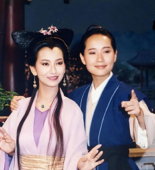 叶童与其他姐姐在《浪姐6》后台合影