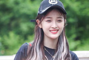 吴宣仪与队友合影旧照