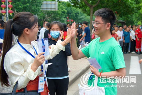 高考考生信心满满走进考场