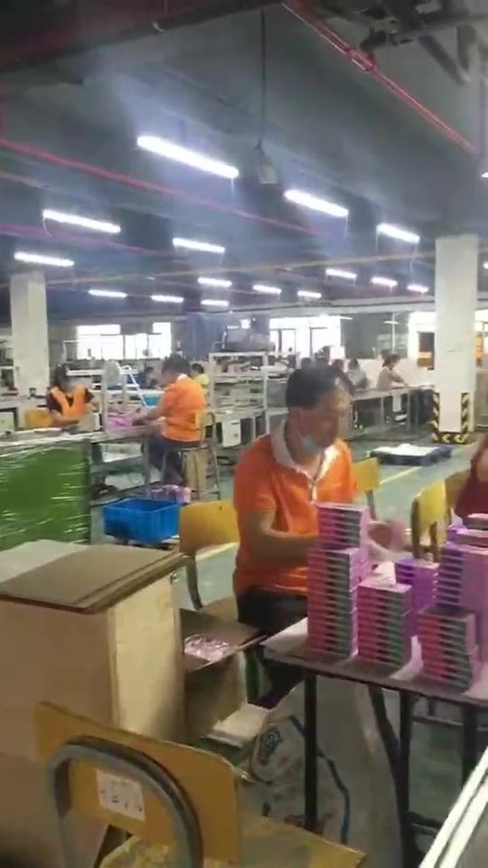 吉利工厂内部员工工作环境展示