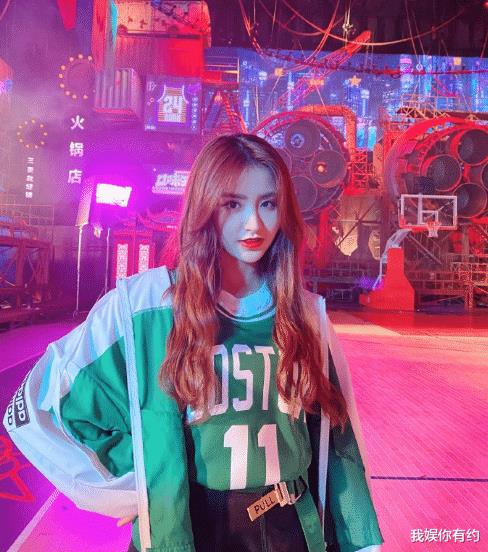 金子涵微博清空引退圈猜测，娱乐圈又一明星悄然转身？