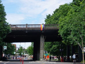 波特兰街头燃烧的建筑物