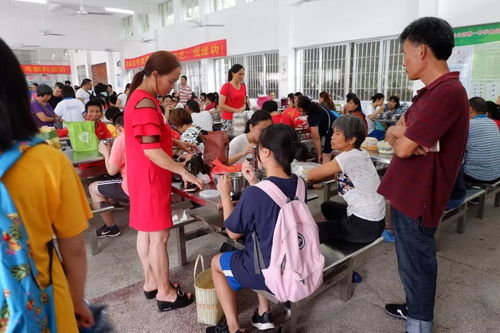 高考后亲子温馨画面