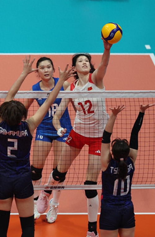 李盈莹为高考学子加油：用拼搏精神点亮青春梦想