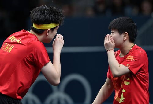 王楚钦和孙颖莎在巴黎奥运混双决赛中庆祝得分