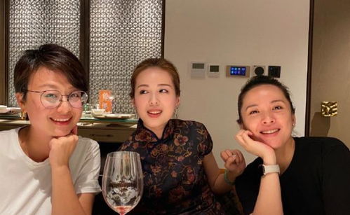 李红与孙子合影照片