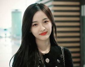 吴宣仪在片场认真对戏