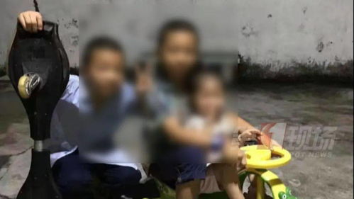 独自赴考的农村男生面对镜头微笑