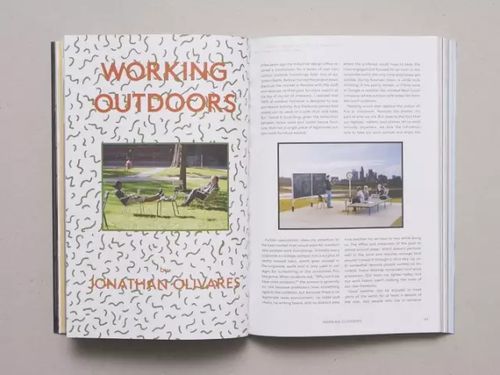 读者翻阅杂志的温馨画面