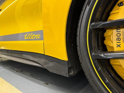 小米SU7 Ultra在浙江国际赛车场创纪录瞬间