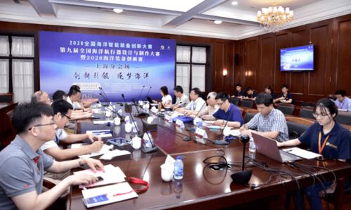 选手在台上进行答辩展示