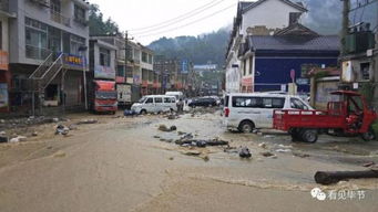 长沙暴雨过后街道一片狼藉