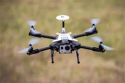 机场上空禁止无人机飞行的警示牌